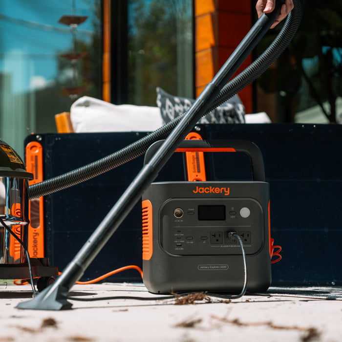 Jackery - Explorer 2000 v2 + 200W Solar Panel (Off-Grid Entertaining Kit)