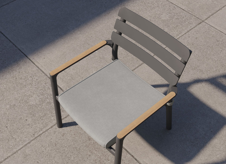 Aluminum Outdoor Square Dining Table + 4 595 Armchairs